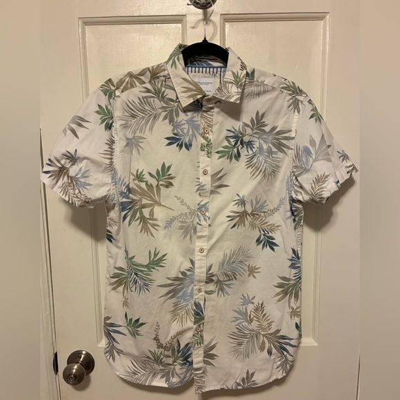 Denim & Flower Other - Denim & Flower White Short Sleeve Button-Down with Green and Blue Leaf Print